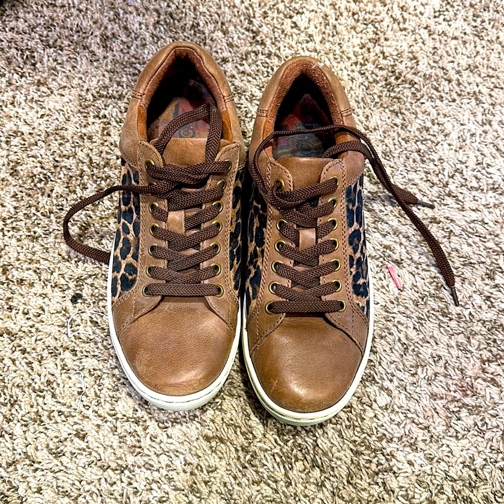 Born Sneakers